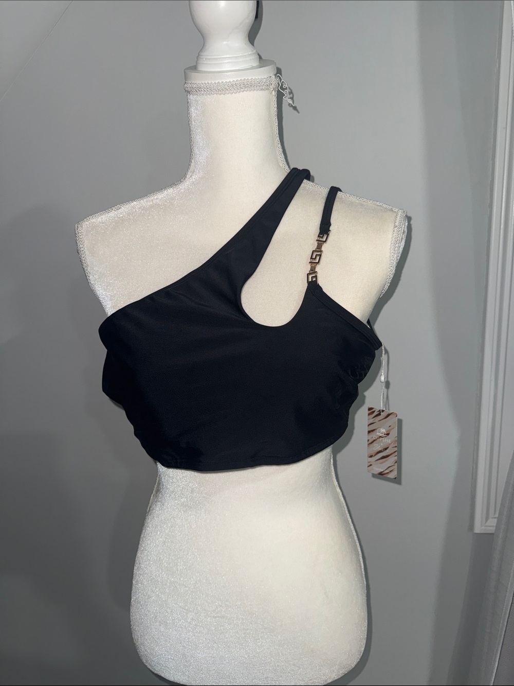 Cupshe Black One-Shoulder Bikini Top with Decorative Strap